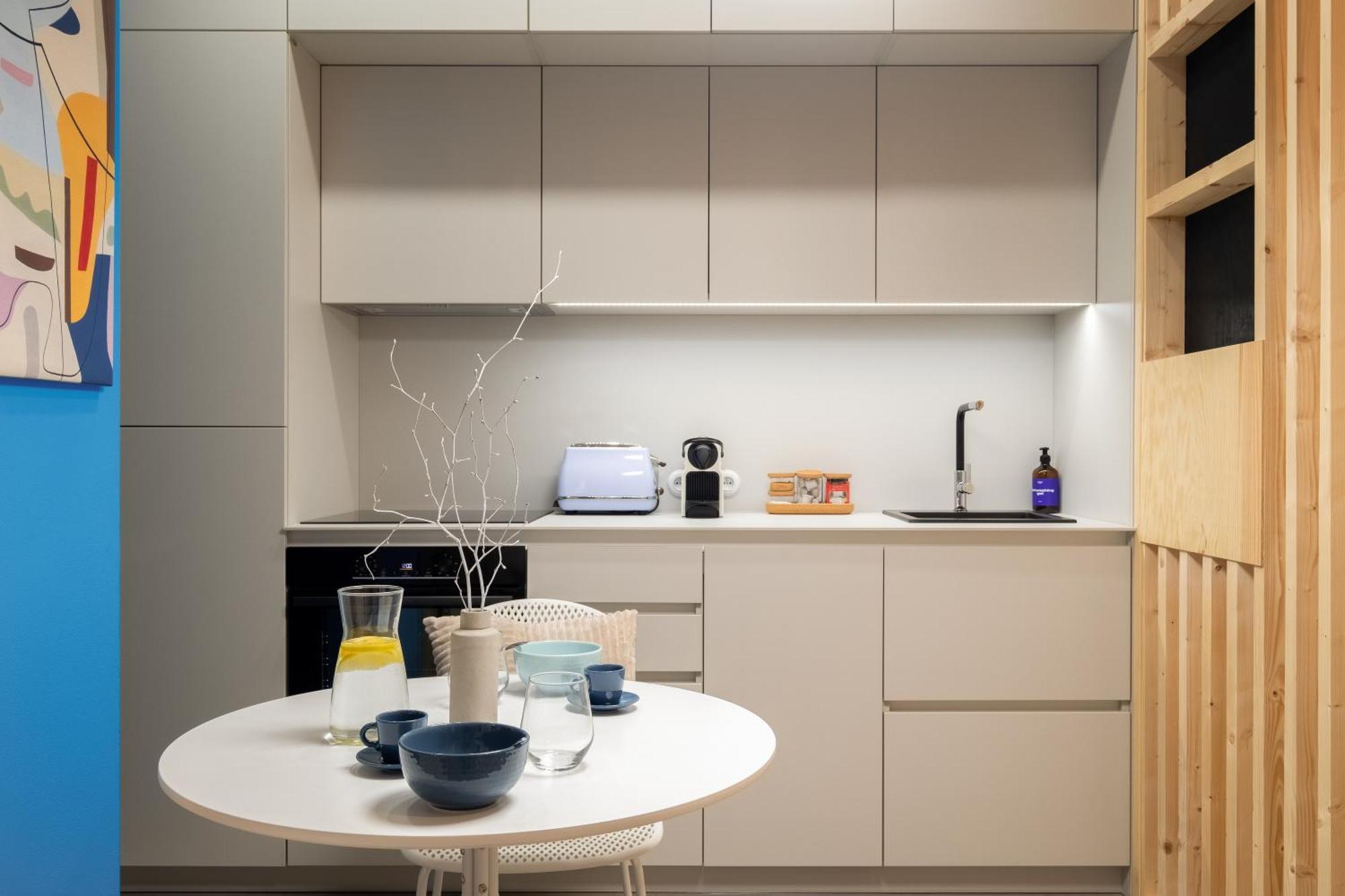 Apartment Days - Playful In Trendy Area *