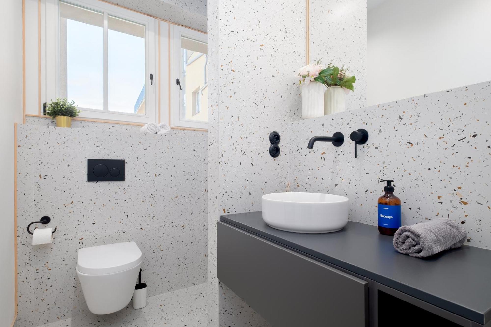 Apartment Days - Playful In Trendy Area Prague